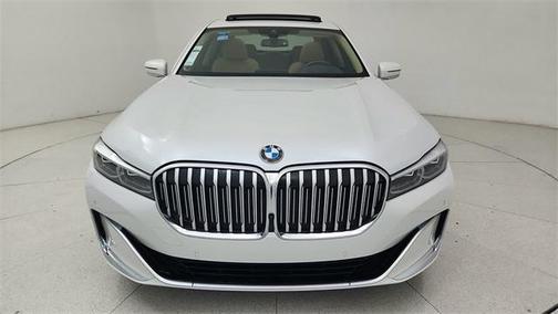 2022 BMW 740 i