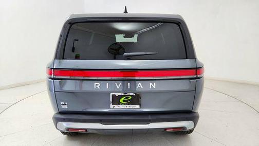 2025 Rivian R1S 