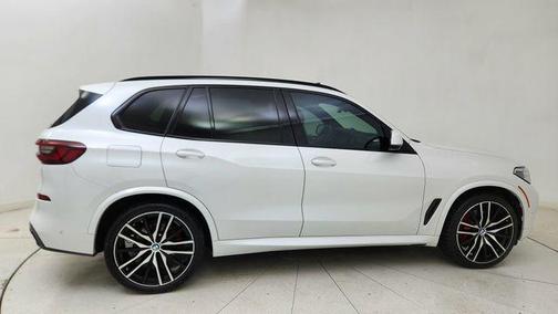 Mineral White Metallic 2023 BMW X5 sDrive40i
