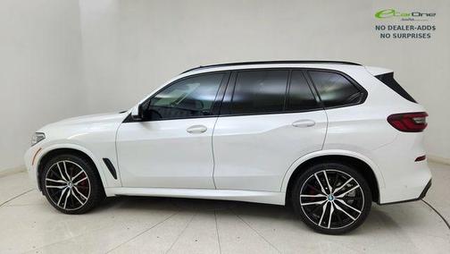 Mineral White Metallic 2023 BMW X5 sDrive40i