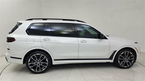 2025 BMW X7 M60i