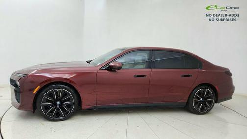 Aventurin Red Metallic 2024 BMW i7 eDrive50