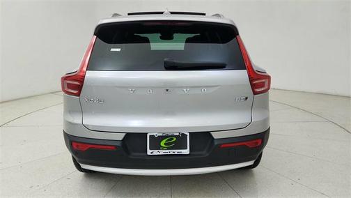 2025 Volvo XC40 B5 Core Bright Theme