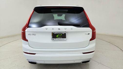 2020 Volvo XC90 T6 Momentum