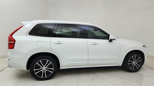 2020 Volvo XC90 T6 Momentum
