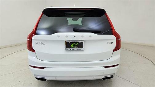 2020 Volvo XC90 T6 Momentum