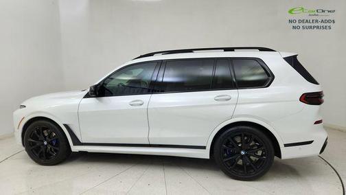 Mineral White Metallic 2024 BMW X7 M60i