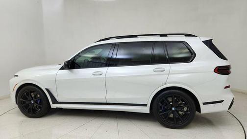 Mineral White Metallic 2024 BMW X7 M60i