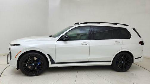 Mineral White Metallic 2024 BMW X7 M60i