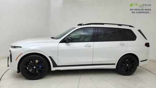 Mineral White Metallic 2024 BMW X7 M60i