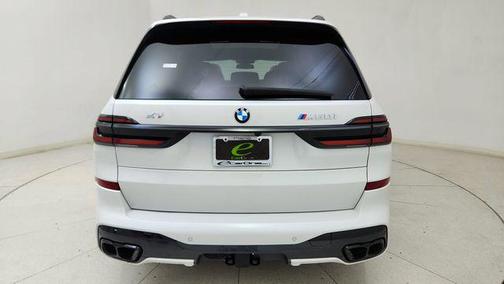Mineral White Metallic 2024 BMW X7 M60i