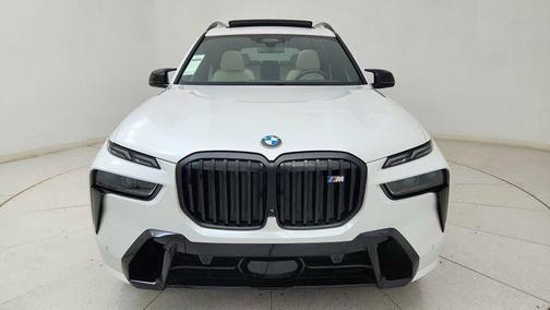 Mineral White Metallic 2024 BMW X7 M60i