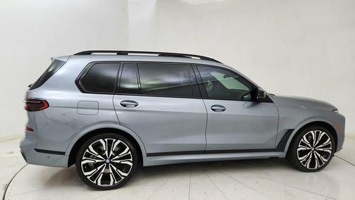 Skyscraper Grey Metallic 2023 BMW X7 M60i