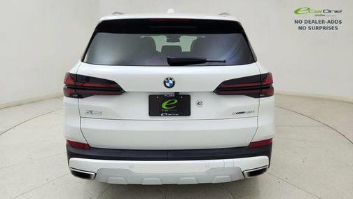 Mineral White Metallic 2025 BMW X5 xDrive40i