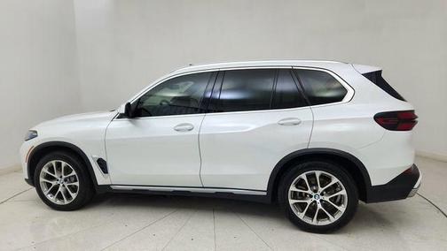 Mineral White Metallic 2025 BMW X5 xDrive40i