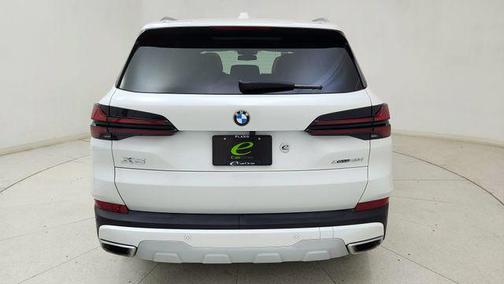 Mineral White Metallic 2025 BMW X5 xDrive40i