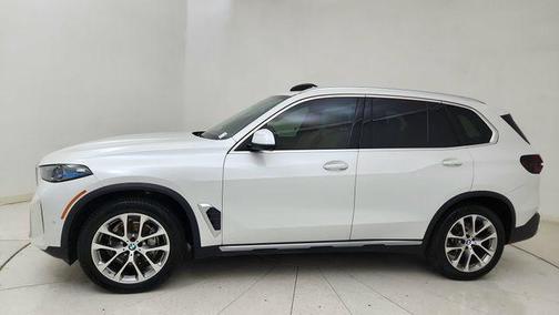 Mineral White Metallic 2025 BMW X5 xDrive40i