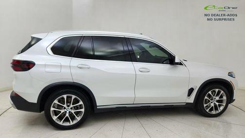 Mineral White Metallic 2025 BMW X5 xDrive40i