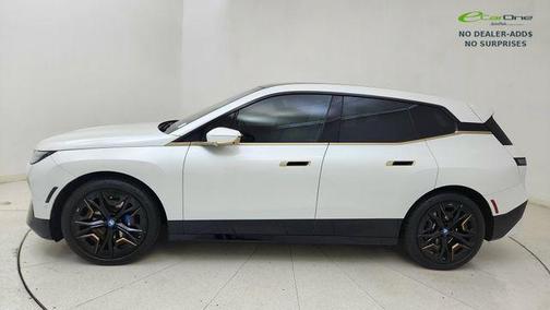 Mineral White Metallic 2023 BMW iX M60