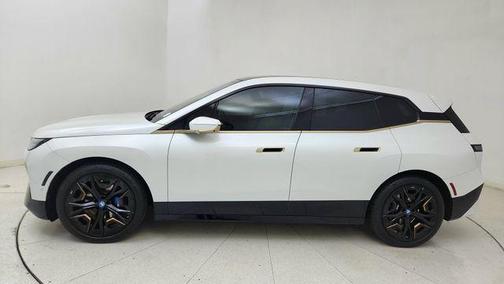 Mineral White Metallic 2023 BMW iX M60
