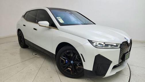 Mineral White Metallic 2023 BMW iX M60