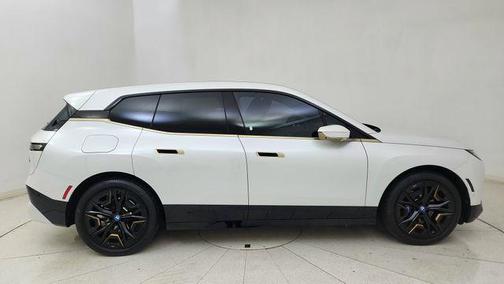 Mineral White Metallic 2023 BMW iX M60