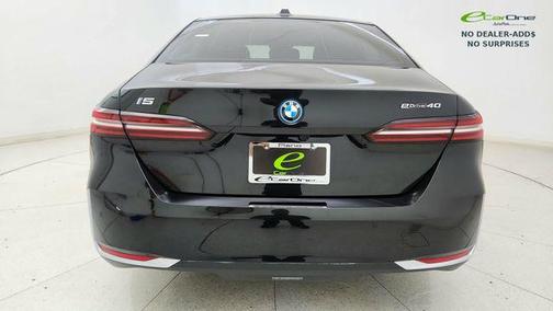 Black Sapphire Metallic 2024 BMW i5 eDrive40