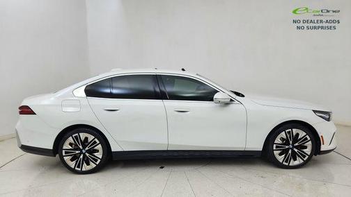 Alpine White 2025 BMW 530 530i