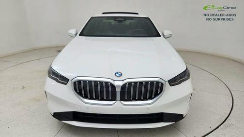 Alpine White 2025 BMW 530 530i