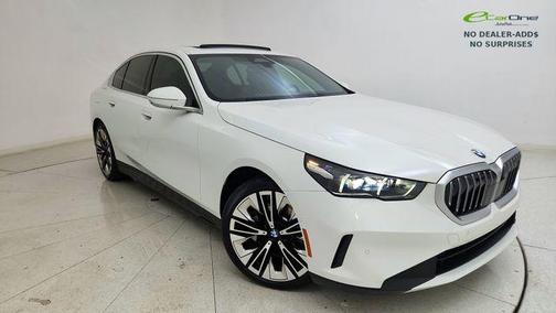 Alpine White 2025 BMW 530 530i