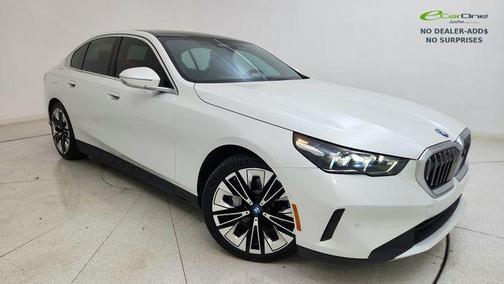 Mineral White Metallic 2025 BMW i5 xDrive40