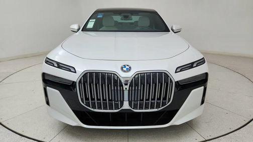 2025 BMW 740 xDrive