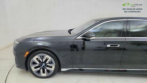 Black Sapphire Metallic 2023 BMW i7 xDrive60