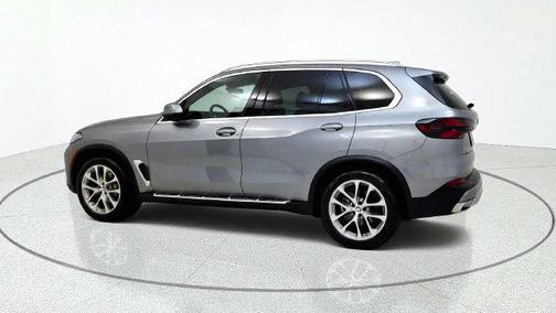 Gray Metallic 2026 BMW X5 xDrive40i