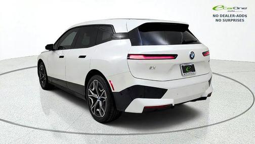 Mineral White Metallic 2024 BMW iX xDrive50