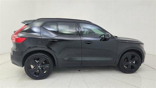 2023 Volvo XC40 B5 Plus Dark Theme