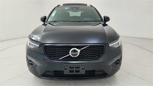 2023 Volvo XC40 B5 Plus Dark Theme