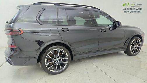 Black Sapphire Metallic 2026 BMW X7 M60i