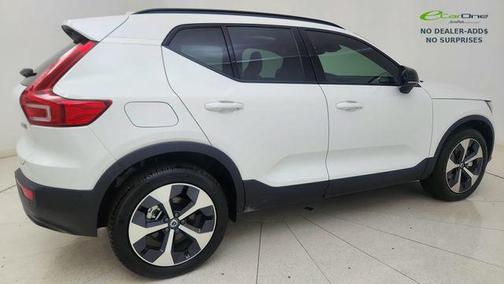 Crystal White 2026 Volvo XC40 Plus, B5 AWD Gas (mild hybrid), Dark