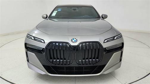2023 BMW 740 i