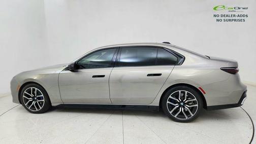 Oxide Grey Metallic 2024 BMW i7 M70