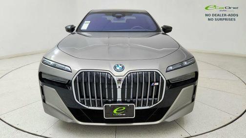 Oxide Grey Metallic 2024 BMW i7 M70