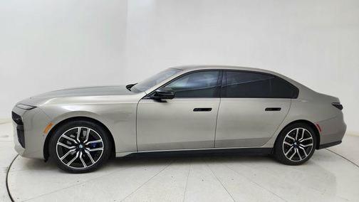 Oxide Grey Metallic 2024 BMW i7 M70