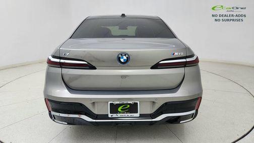 Oxide Grey Metallic 2024 BMW i7 M70
