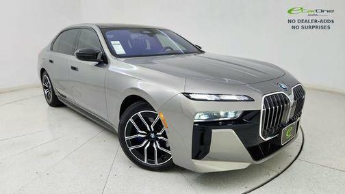 Oxide Grey Metallic 2024 BMW i7 M70