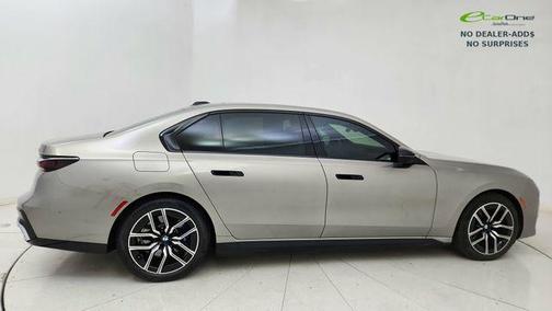 Oxide Grey Metallic 2024 BMW i7 M70