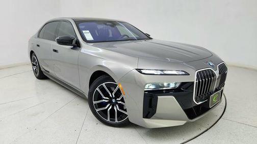 Oxide Grey Metallic 2024 BMW i7 M70