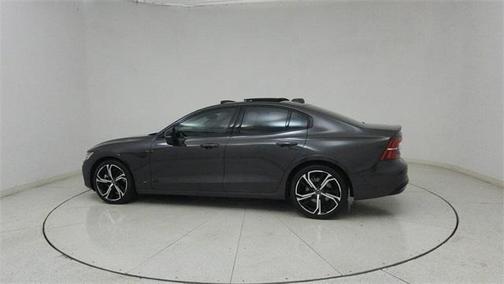 2024 Volvo S60 B5 Plus Dark Theme