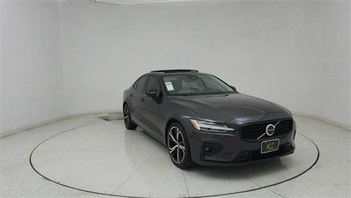 2024 Volvo S60 B5 Plus Dark Theme