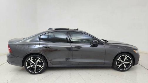 2024 Volvo S60 B5 Plus Dark Theme